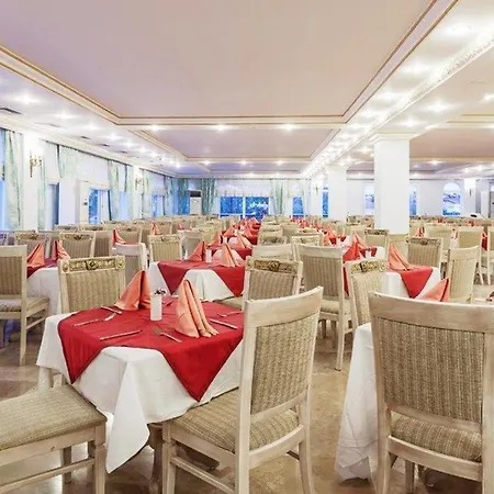 Lovely With Shared Pool Near Beach In